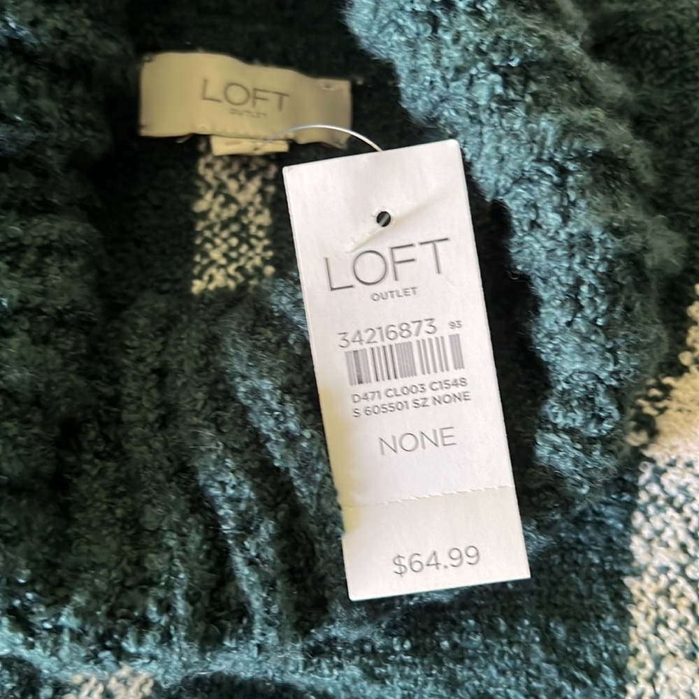 Loft Poncho - Picture 6 of 7